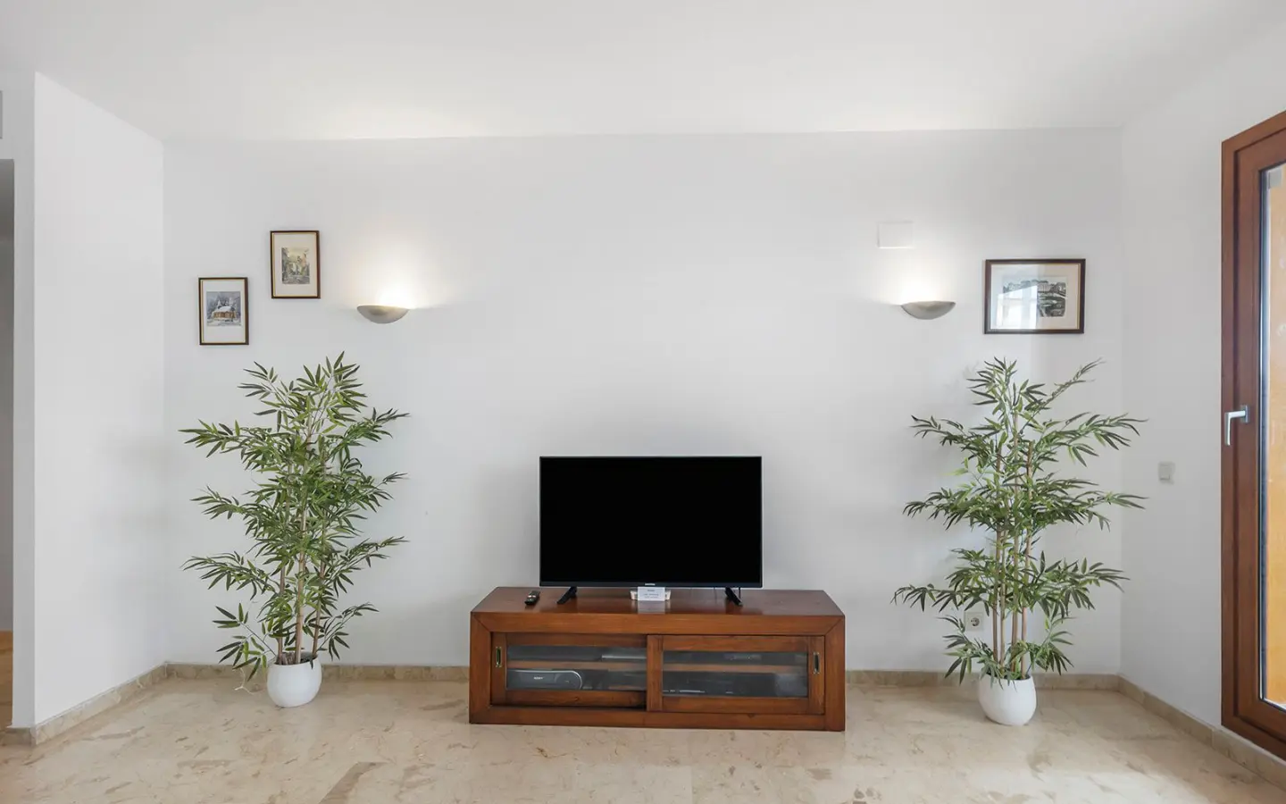 Apartment Of 84 M² In Torrevieja, Spain