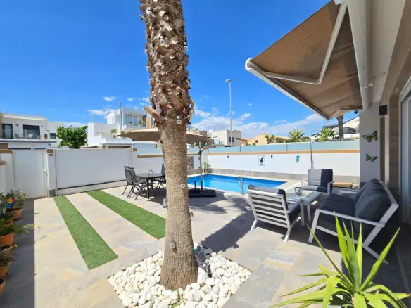 Villa Of 111 M² In Pilar De La Horadada