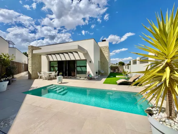 Villa Of 90 M² In San Miguel De Salinas, Spain