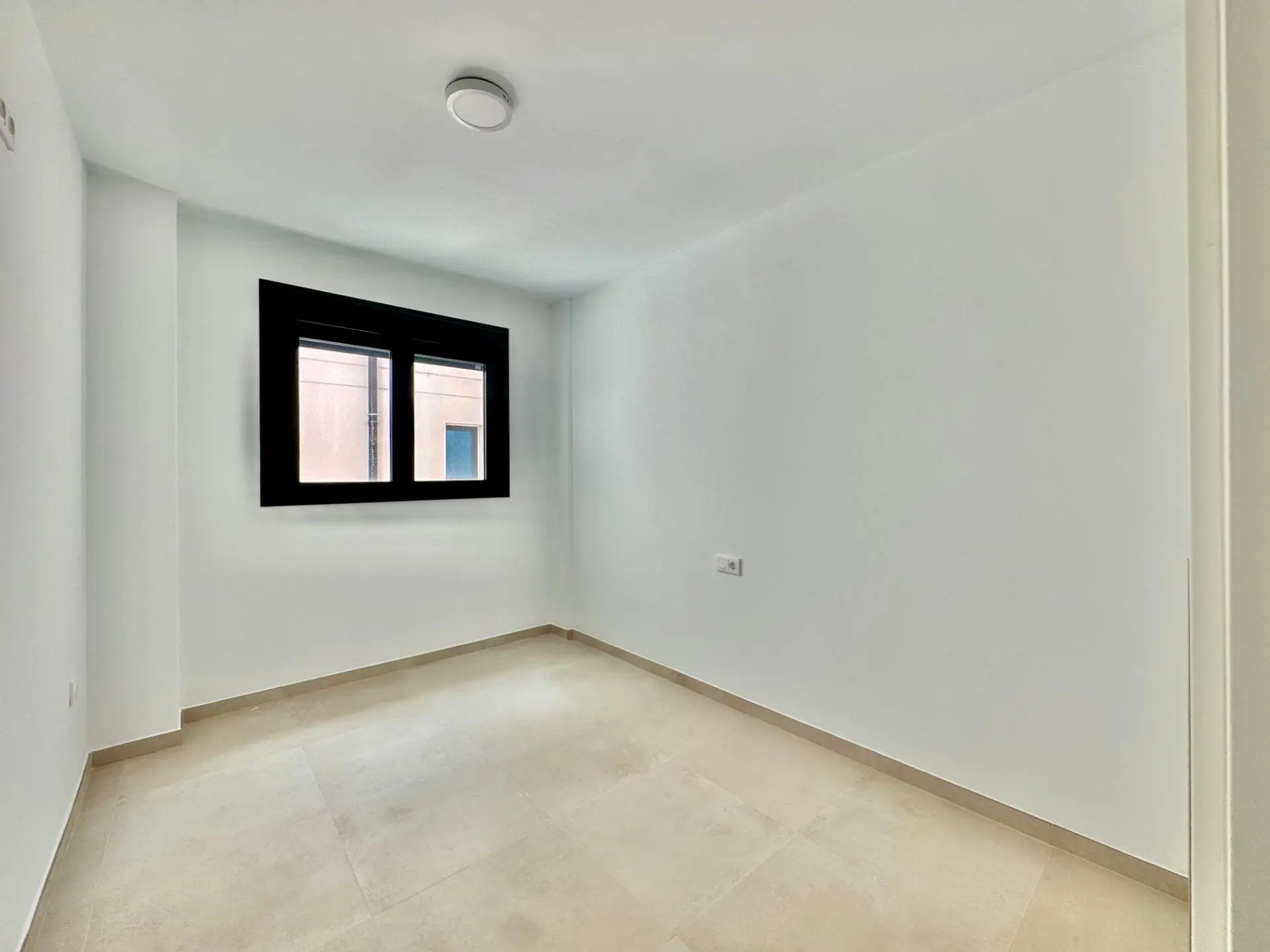 Apartment Of 120 M² In Alicante, Spain