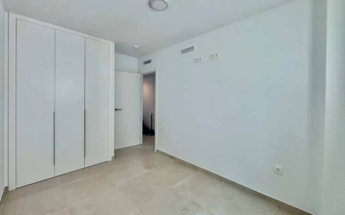 Apartment Of 120 M² In Alicante, Spain