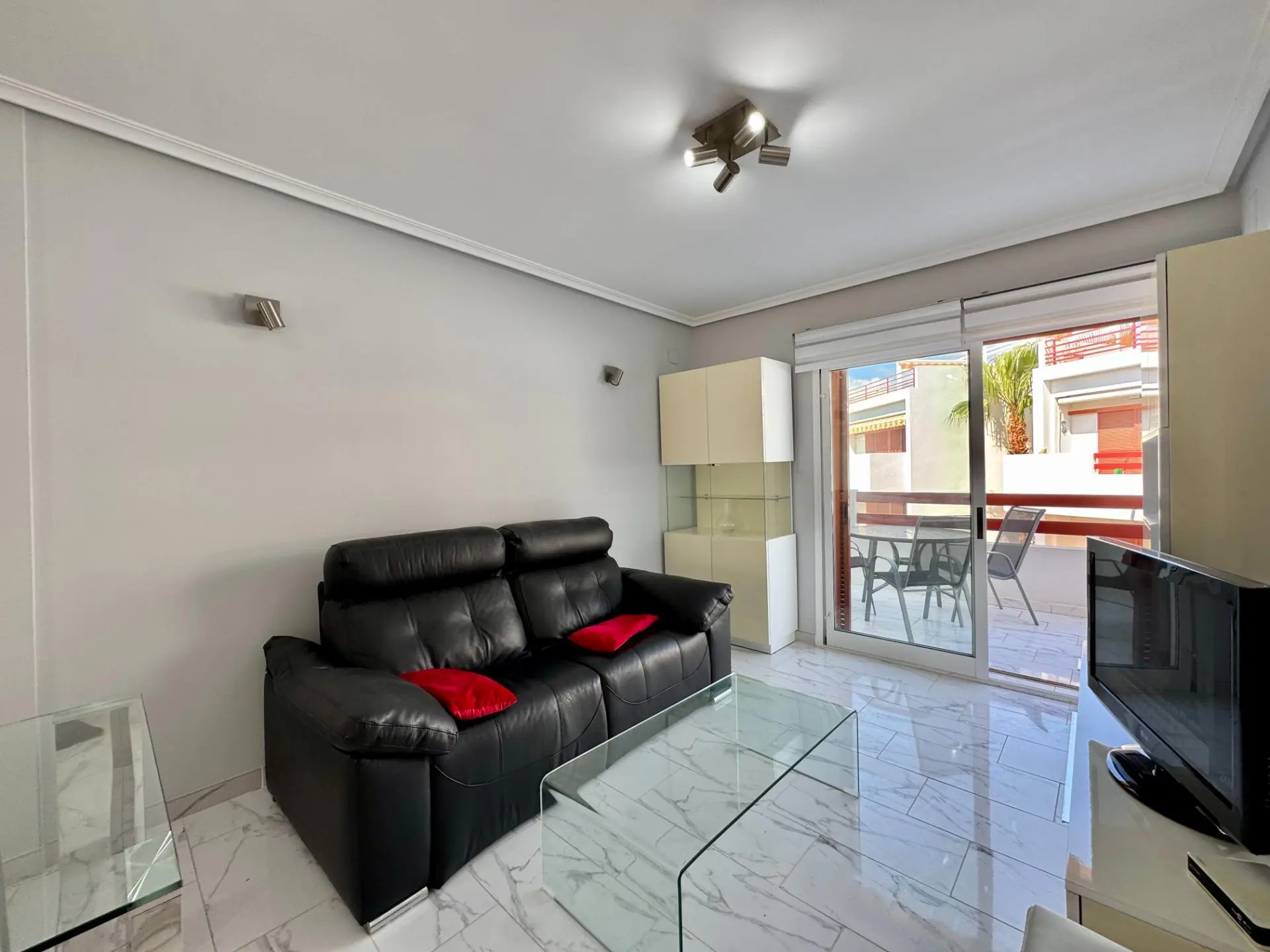 Apartment Of 89 M² With Features In Orihuela Costa, Spain