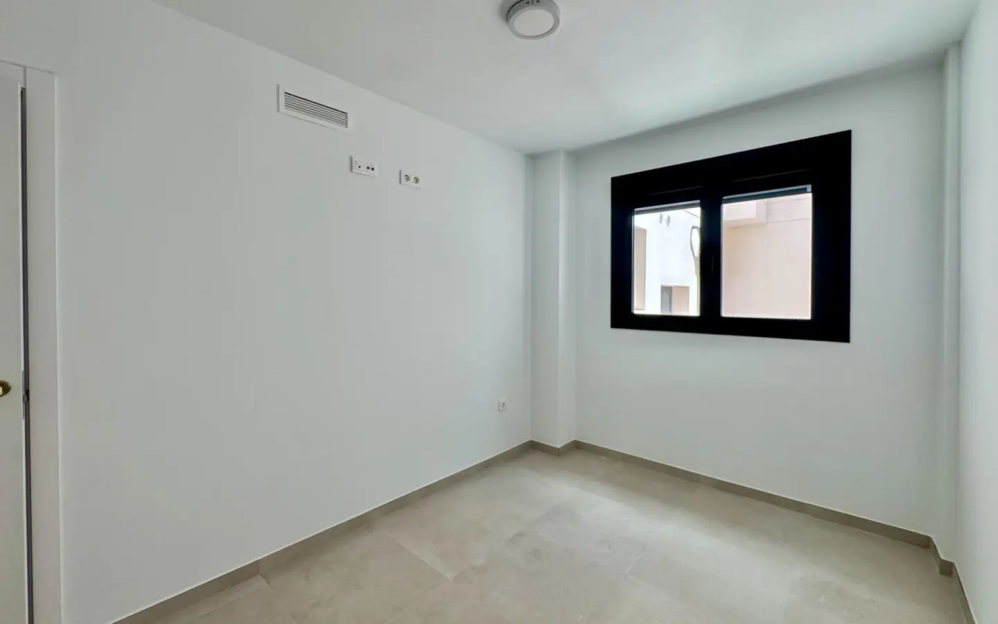 Apartment Of 120 M² In Alicante, Spain
