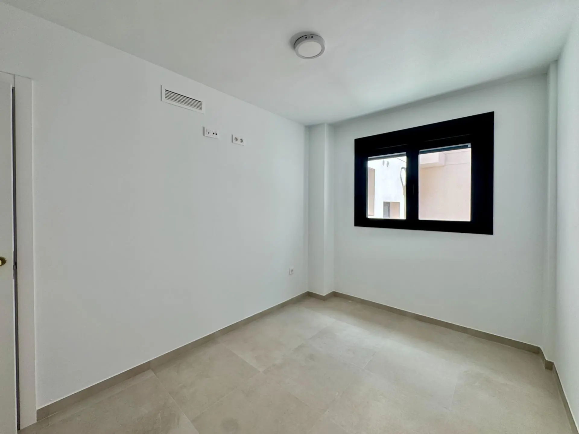 Apartment Of 120 M² In Alicante, Spain