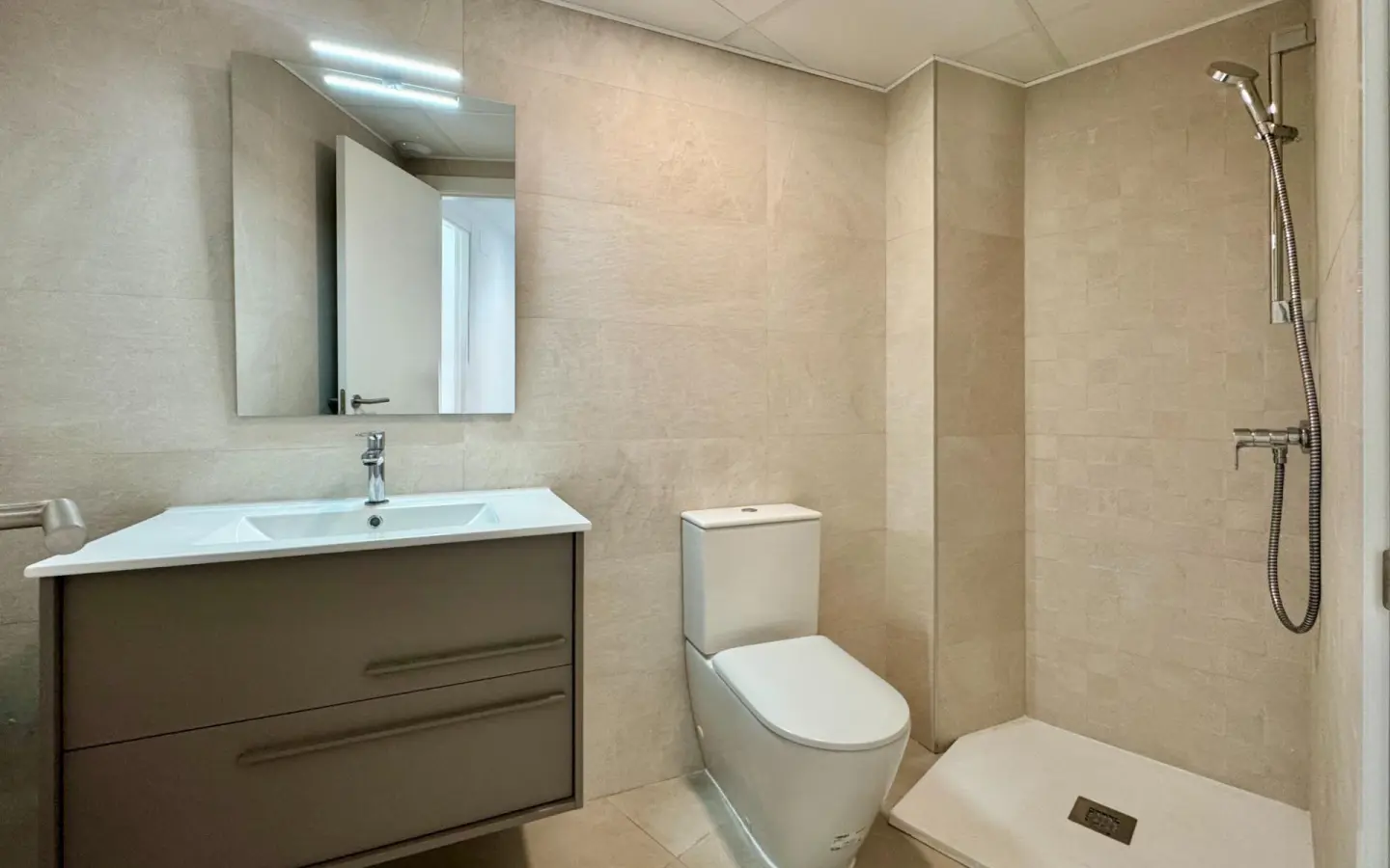 Apartment Of 120 M² In Alicante, Spain