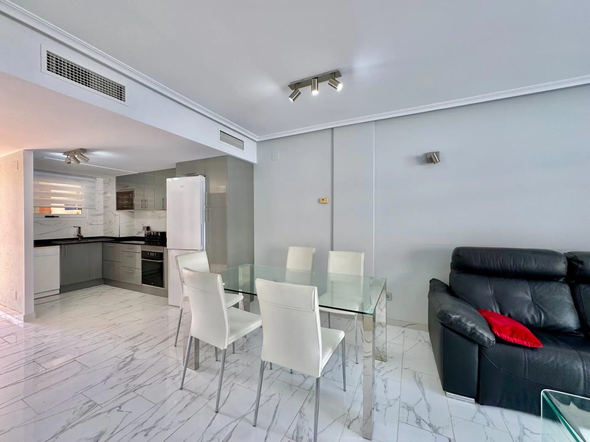 Apartment Of 89 M² With Features In Orihuela Costa, Spain