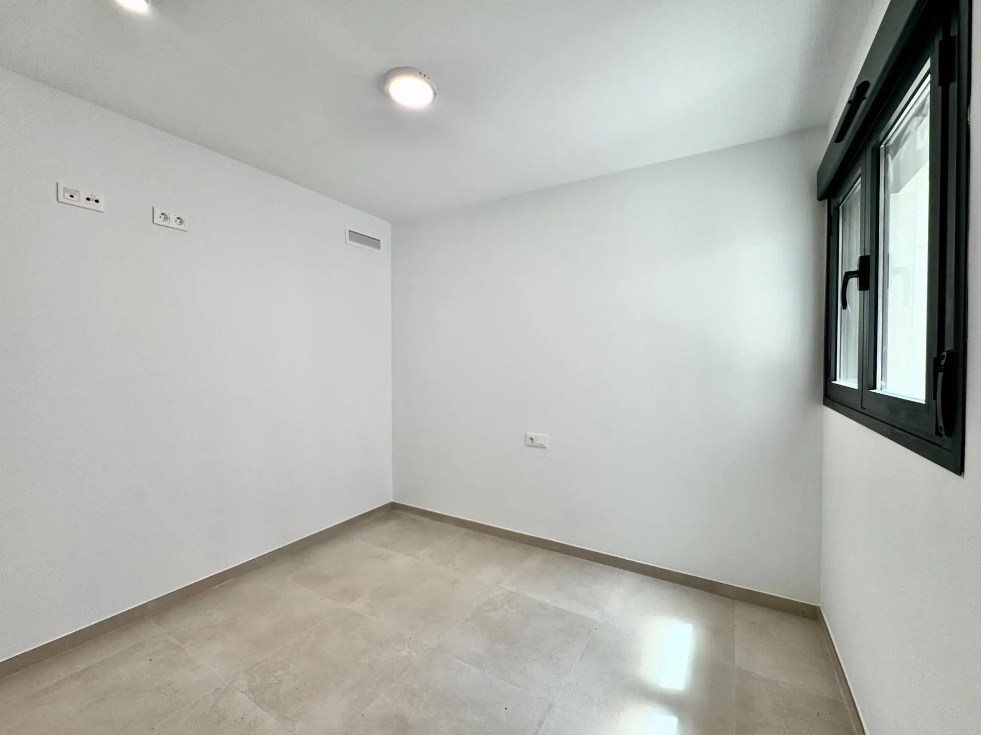 Apartment Of 120 M² In Alicante, Spain