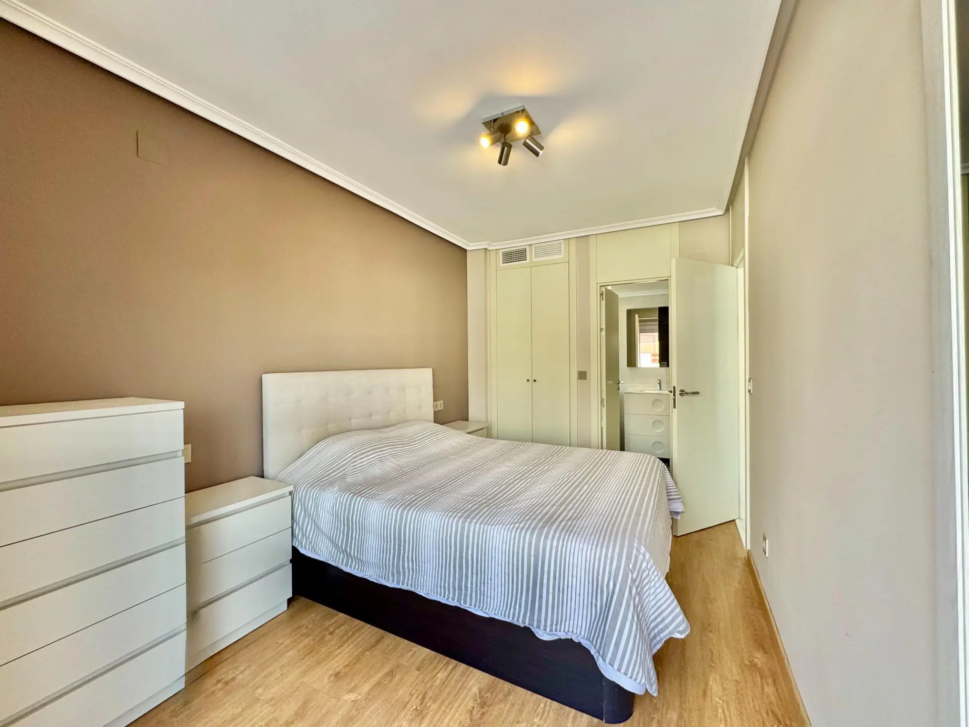 Apartment Of 89 M² With Features In Orihuela Costa, Spain