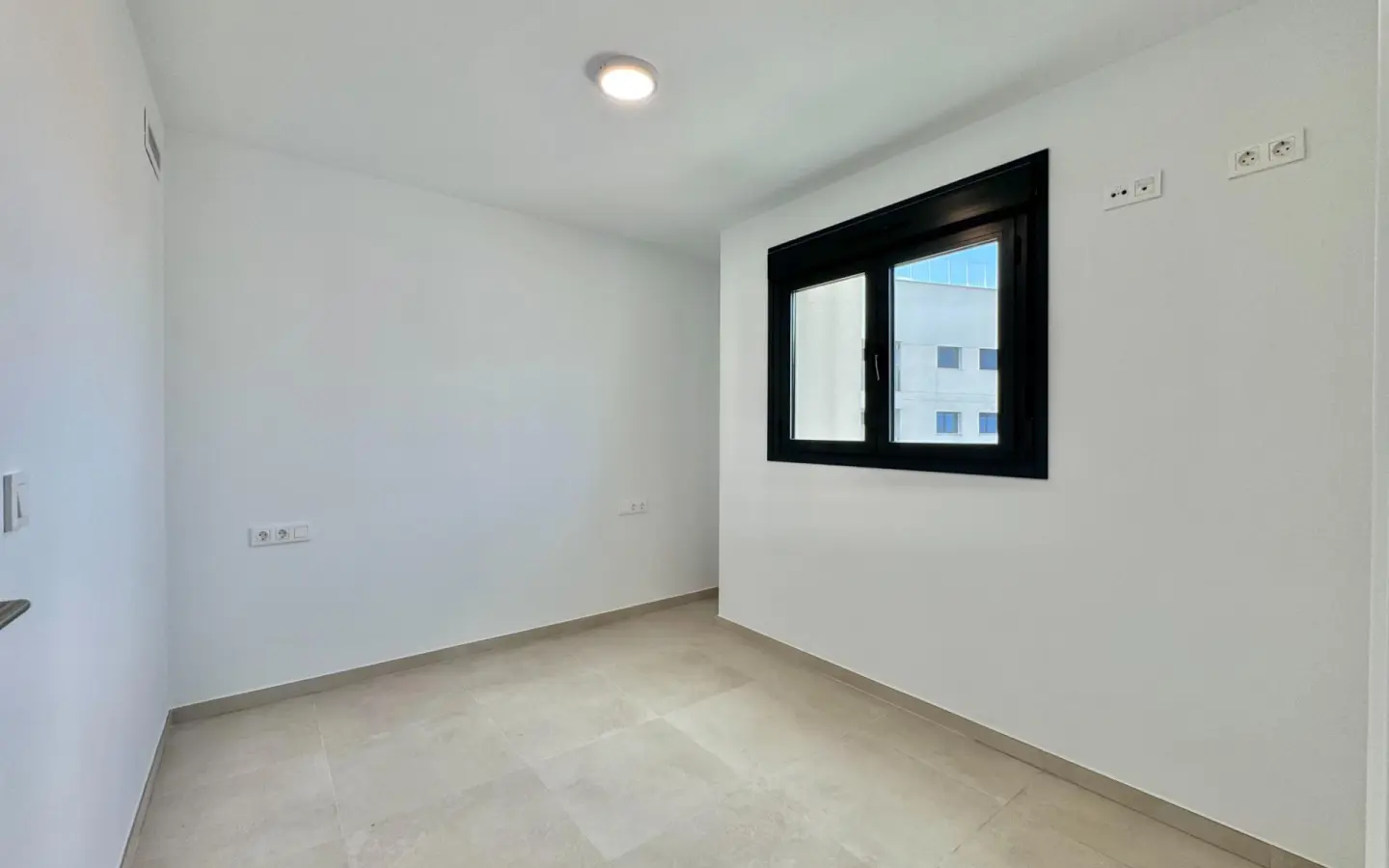 Apartment Of 120 M² In Alicante, Spain
