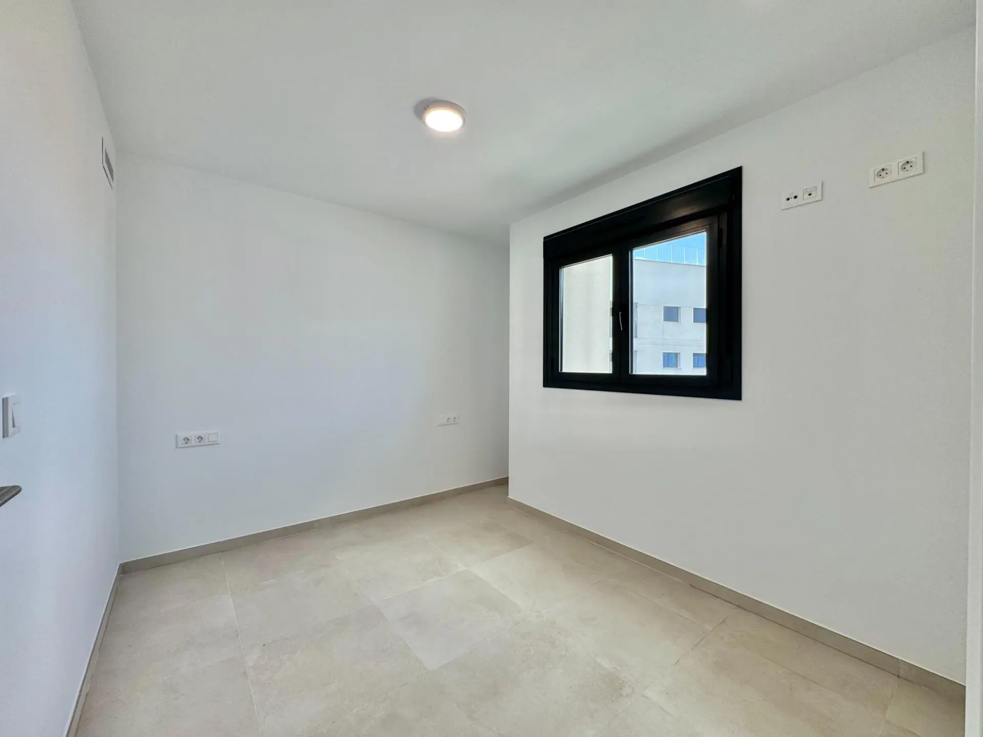 Apartment Of 120 M² In Alicante, Spain