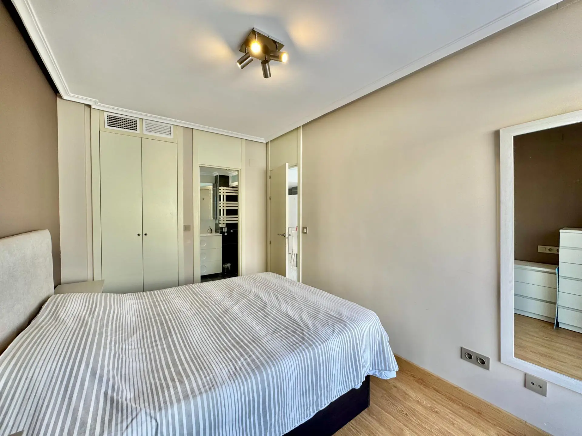 Apartment Of 89 M² With Features In Orihuela Costa, Spain
