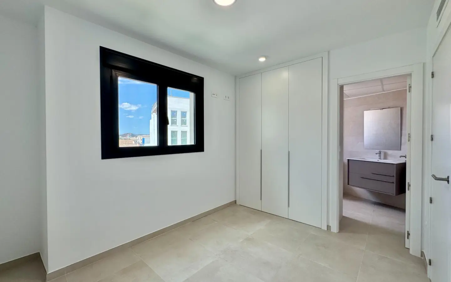 Apartment Of 120 M² In Alicante, Spain