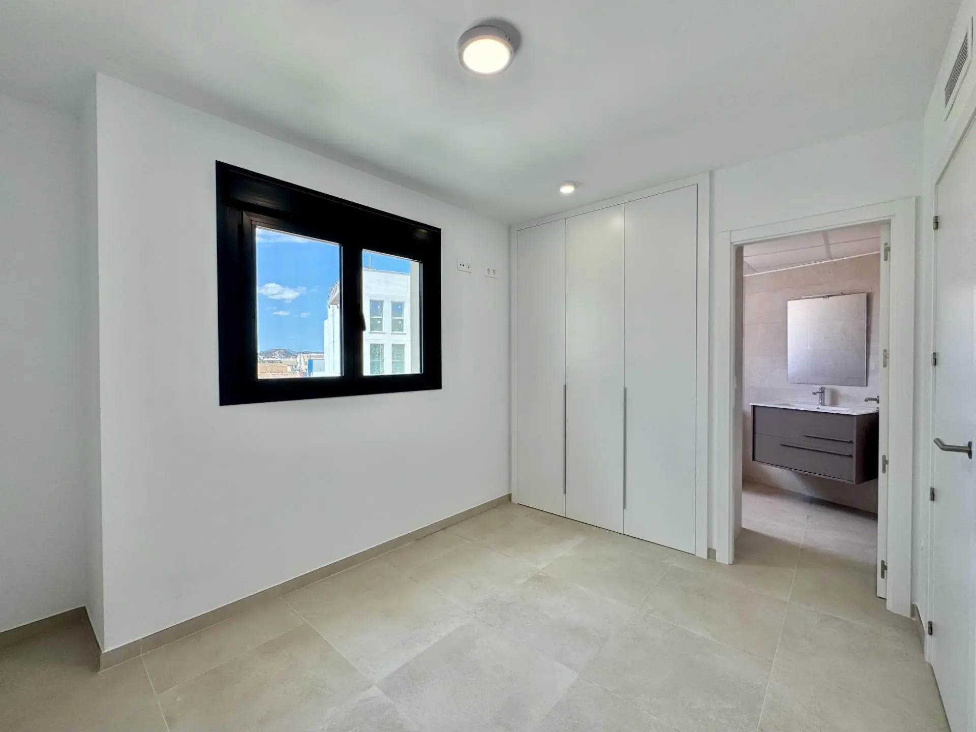 Apartment Of 120 M² In Alicante, Spain