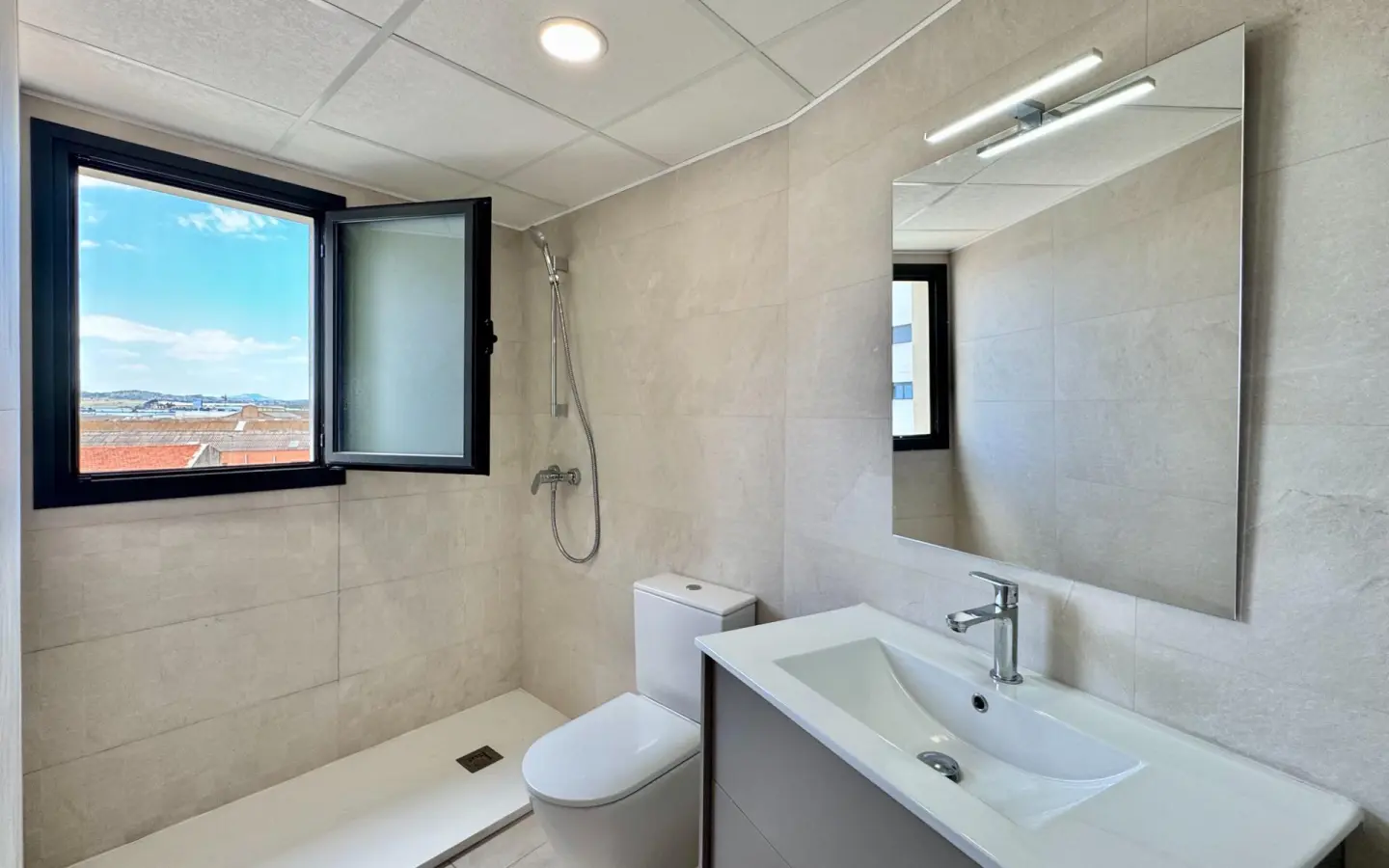 Apartment Of 120 M² In Alicante, Spain