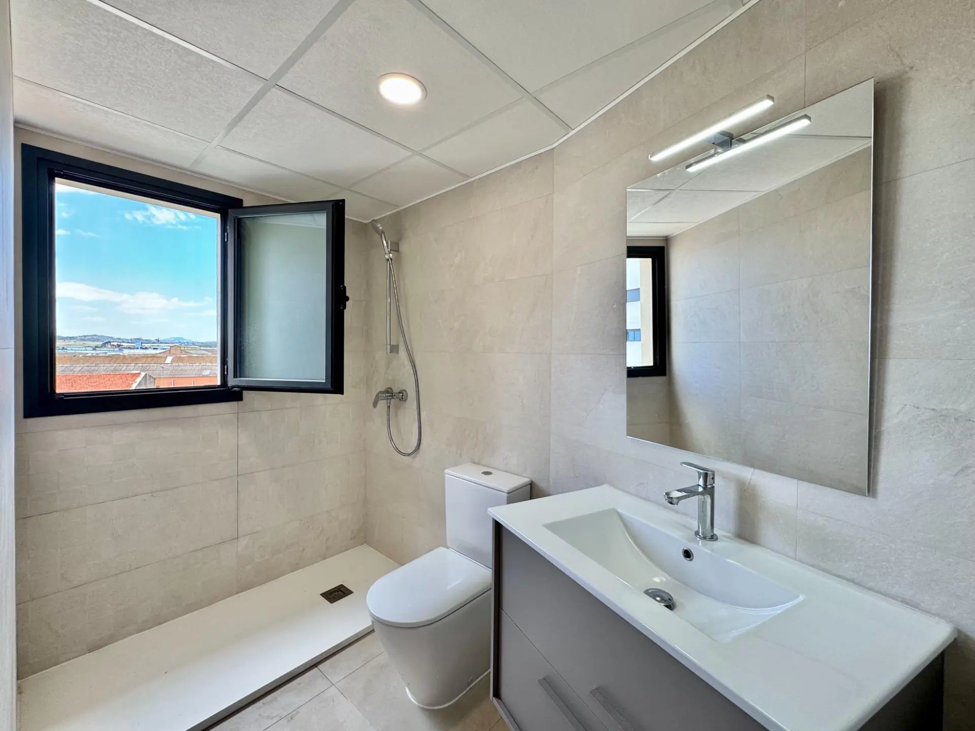 Apartment Of 120 M² In Alicante, Spain