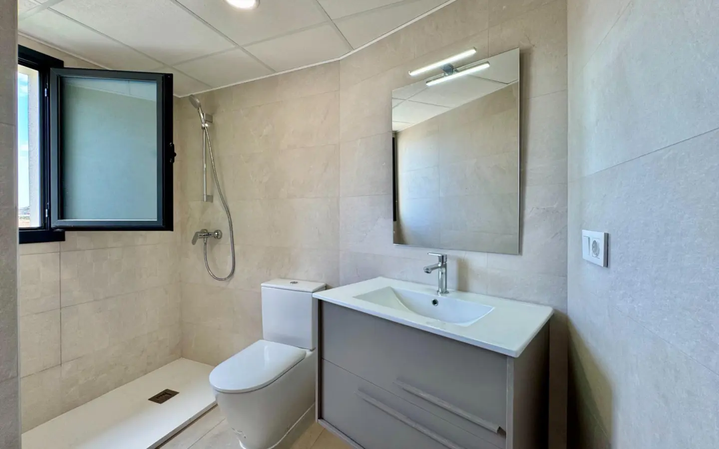 Apartment Of 120 M² In Alicante, Spain