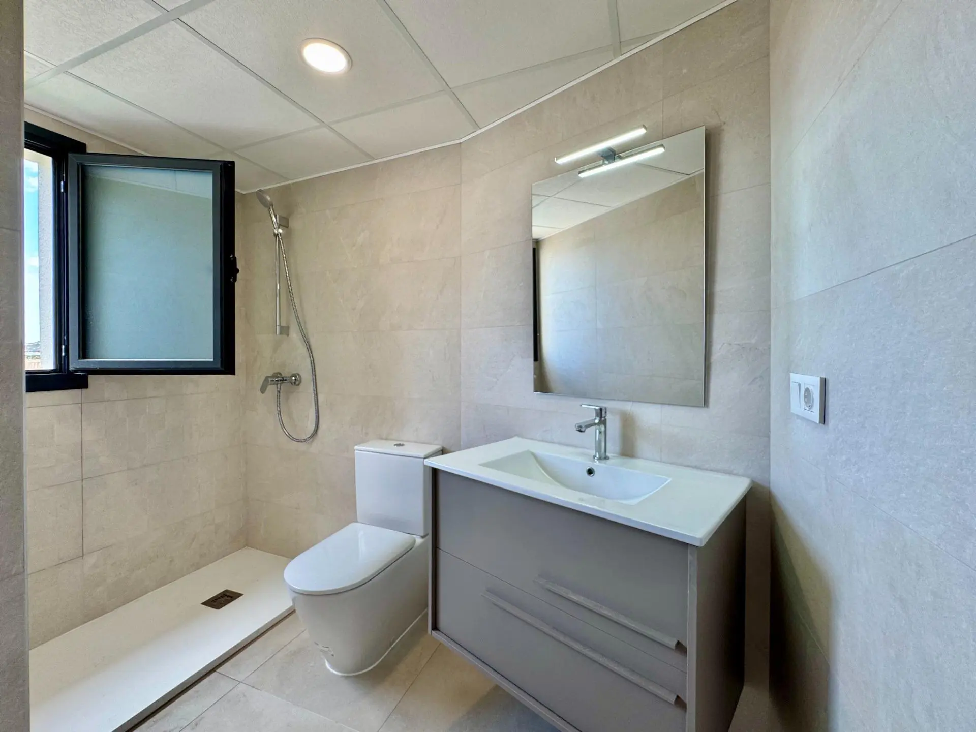 Apartment Of 120 M² In Alicante, Spain