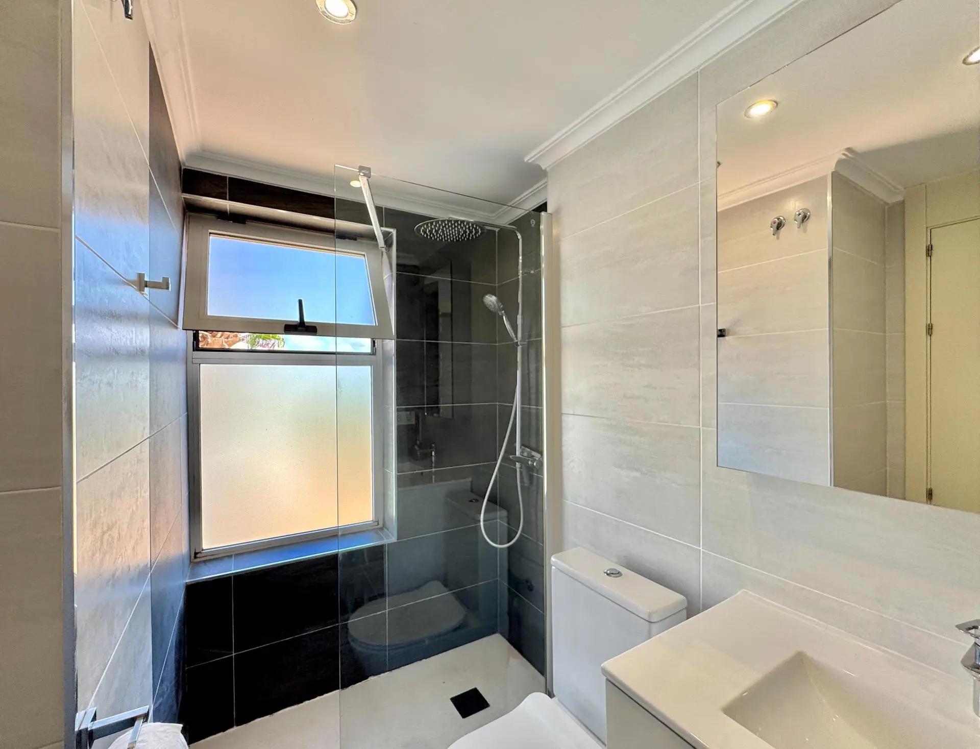 Apartment Of 89 M² With Features In Orihuela Costa, Spain