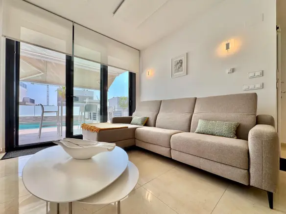 Villa Of 92 M² In San Miguel De Salinas