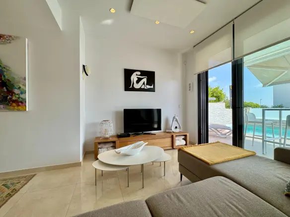 Villa Of 92 M² In San Miguel De Salinas