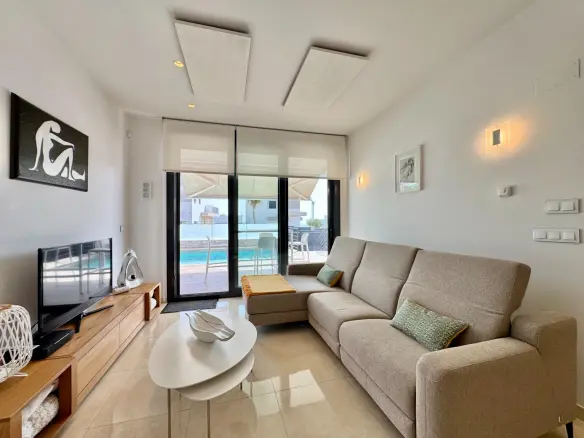 Villa Of 92 M² In San Miguel De Salinas