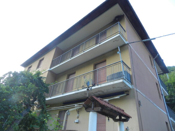 Apartment Of 49 M² With Balcony In Valbrevenna