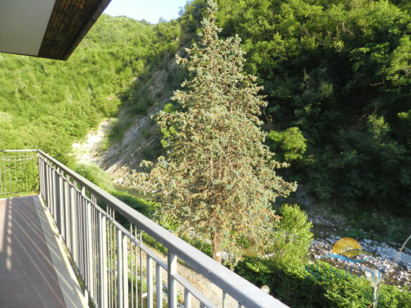 Apartment Of 49 M² With Balcony In Valbrevenna