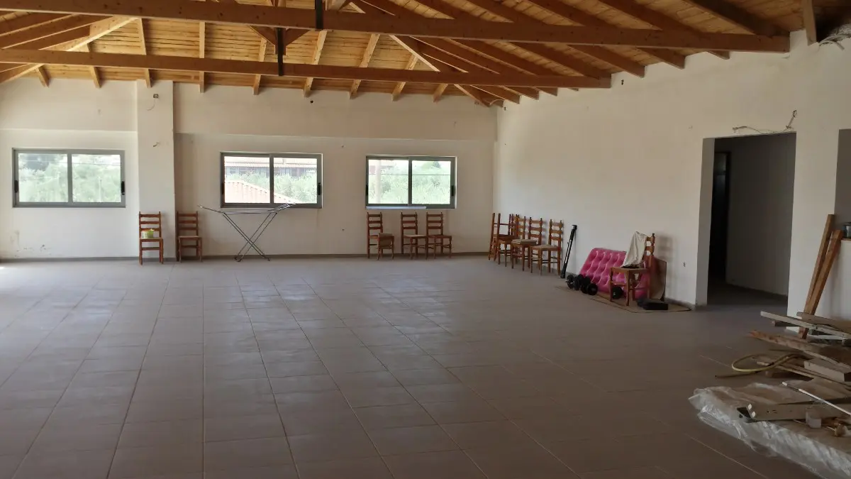 Business Of 1100 M² In Zante
