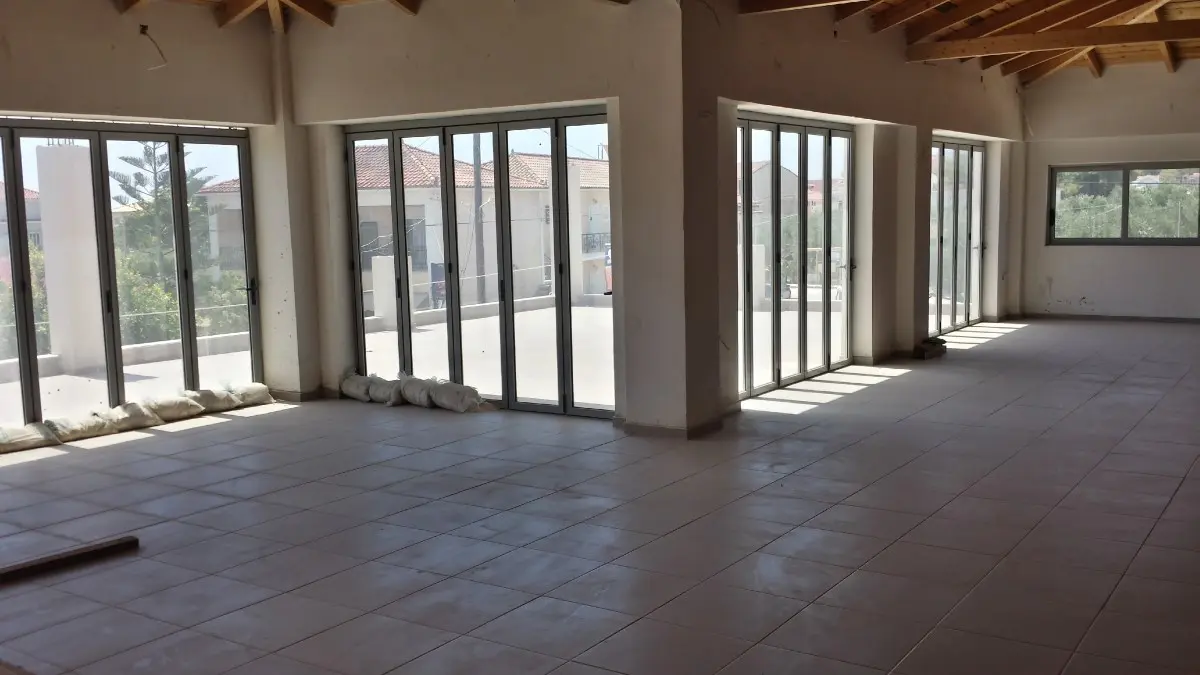 Business Of 1100 M² In Zante