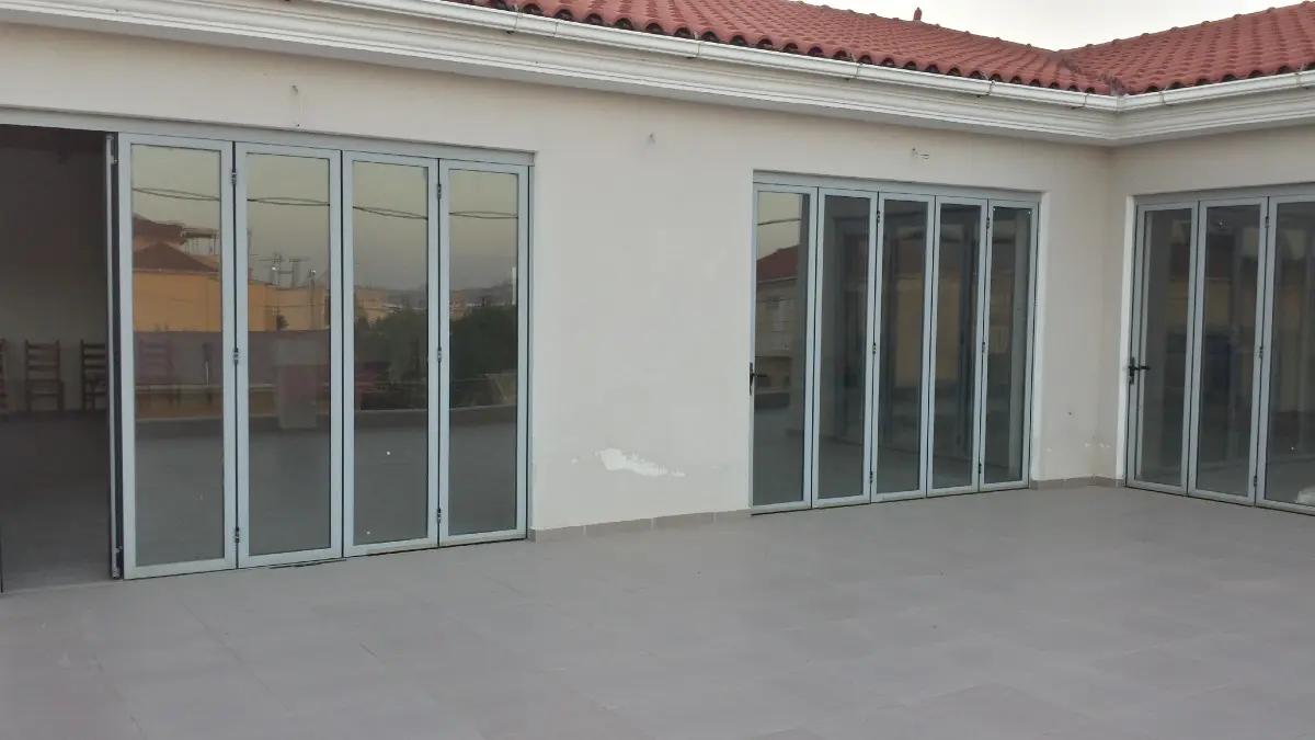 Business Of 1100 M² In Zante
