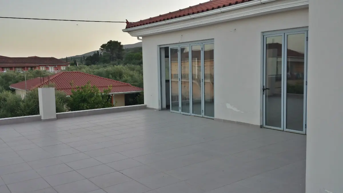 Business Of 1100 M² In Zante