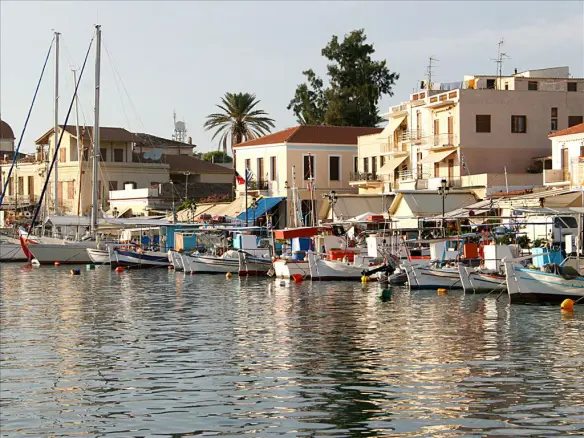 Land Of 860 M² In Attica