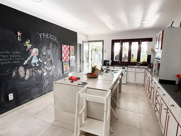 6-bedroom Villa In Inca, Spain (450 M²)