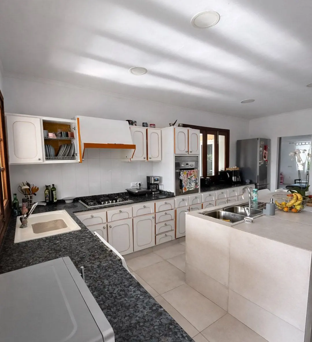 6-bedroom Villa In Inca, Spain (450 M²)
