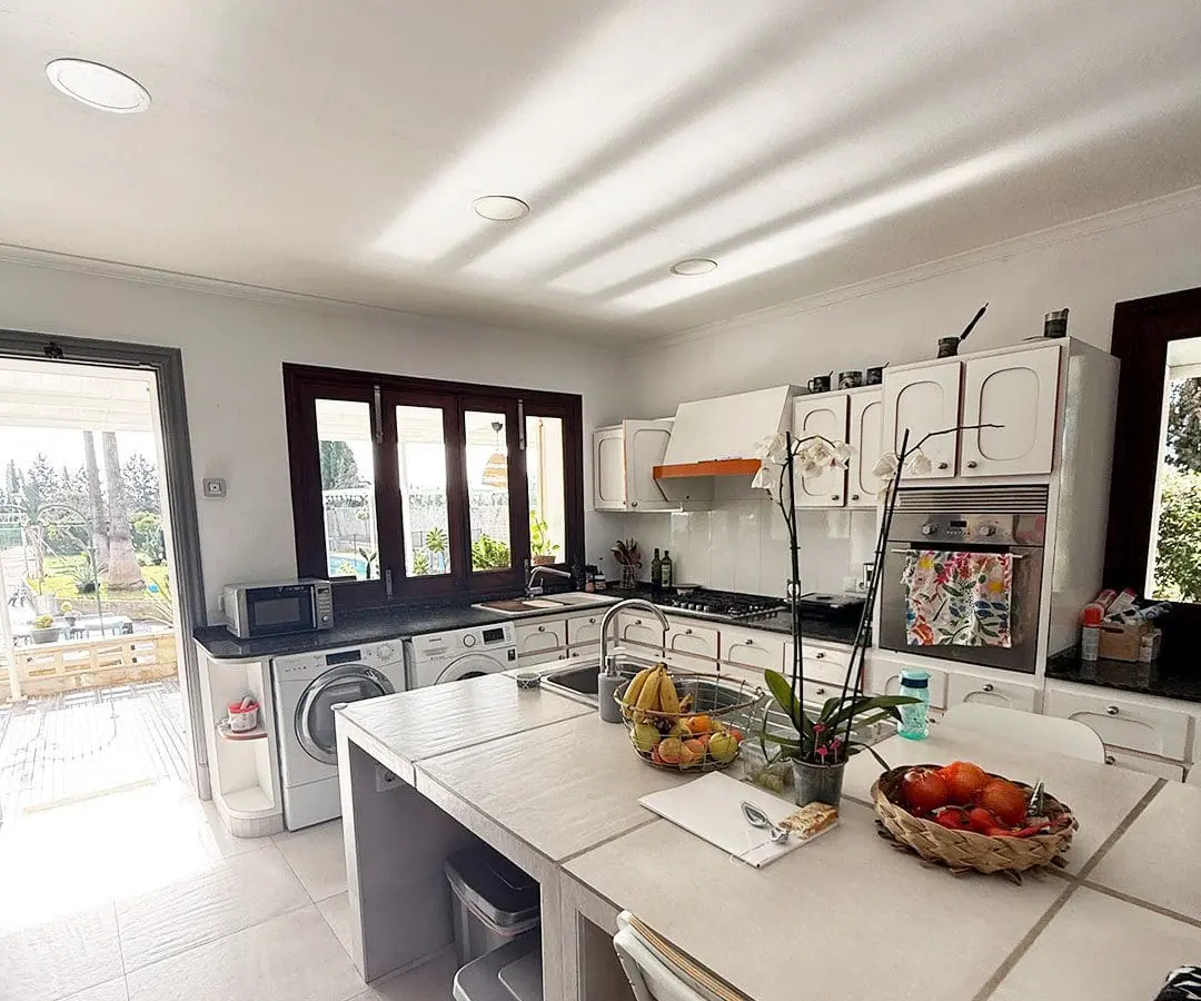 6-bedroom Villa In Inca, Spain (450 M²)