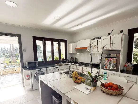 6-bedroom Villa In Inca, Spain (450 M²)
