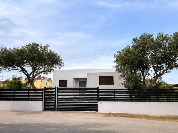 House Of 100 M² In Attica