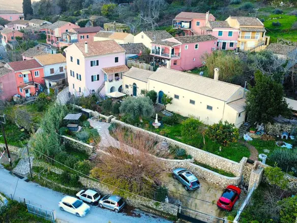Complex Of 485 M² In Corfu
