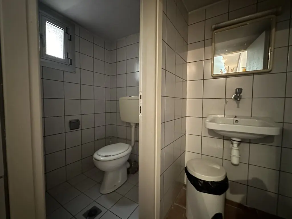 Commercial Property Of 193 M² In Thessaloniki