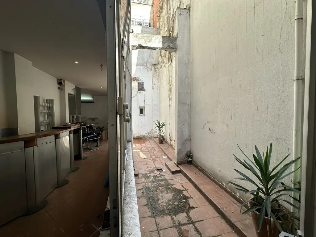 Commercial Property Of 193 M² In Thessaloniki