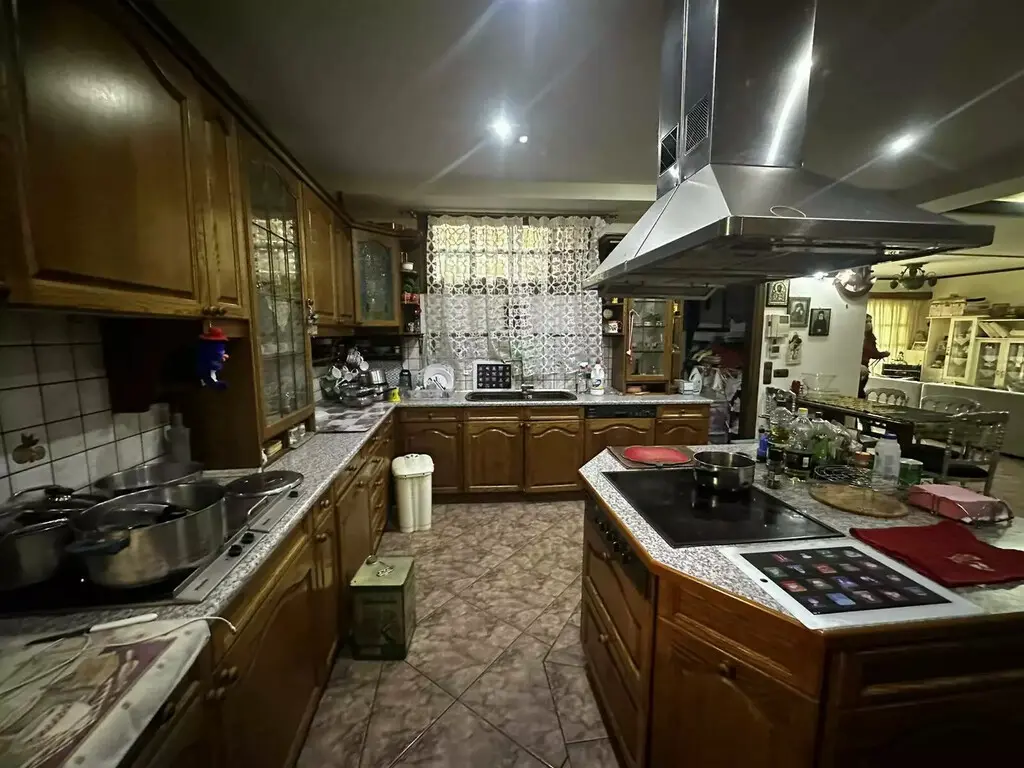 Flat Of 167 M² In Athens