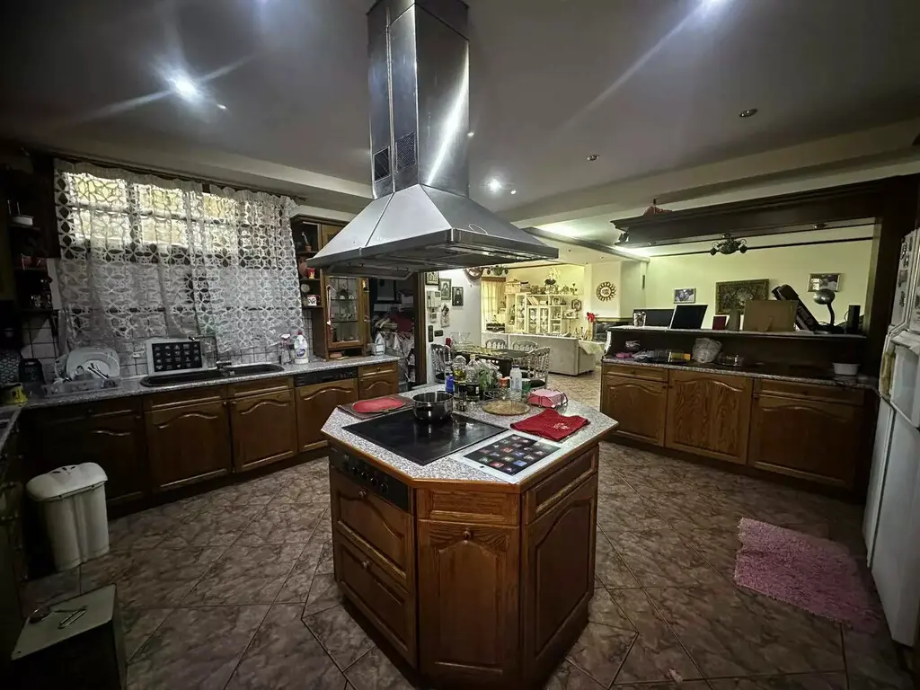 Flat Of 167 M² In Athens