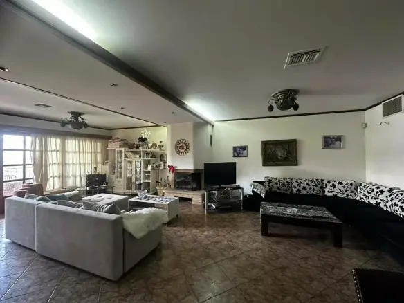 Flat Of 167 M² In Athens