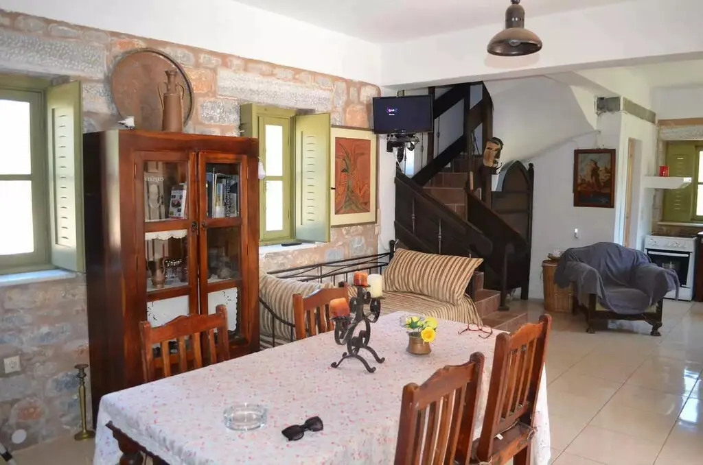 Building Of 120 M² In Peloponnese