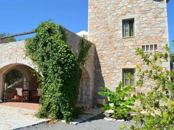 Building Of 120 M² In Peloponnese