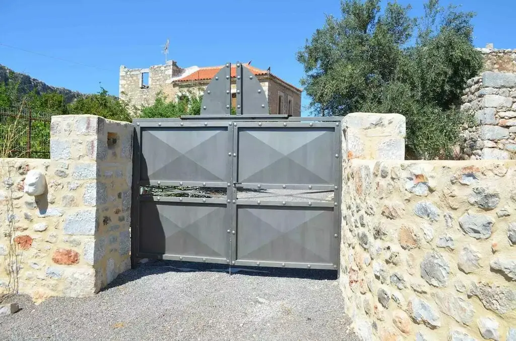 Building Of 120 M² In Peloponnese
