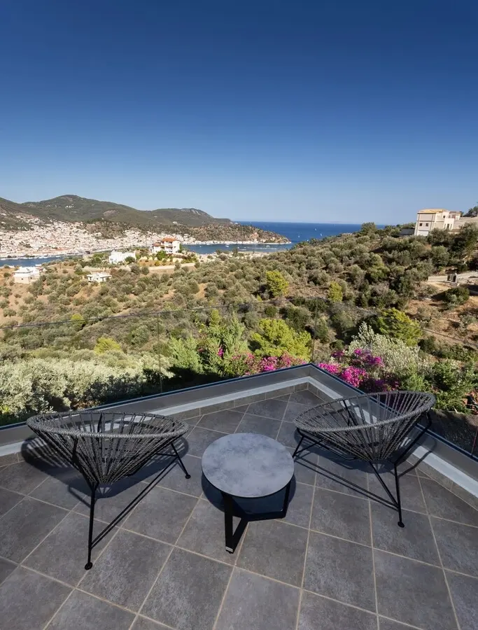 Villa Of 450 M² With Sea View In Ermionida