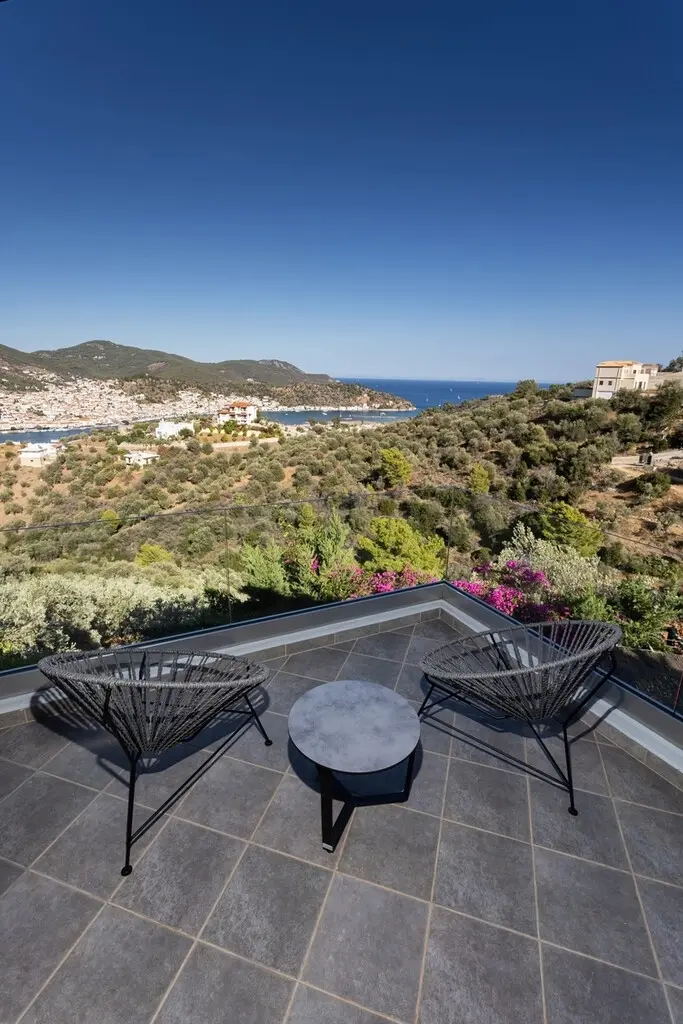 Villa Of 450 M² With Sea View In Ermionida