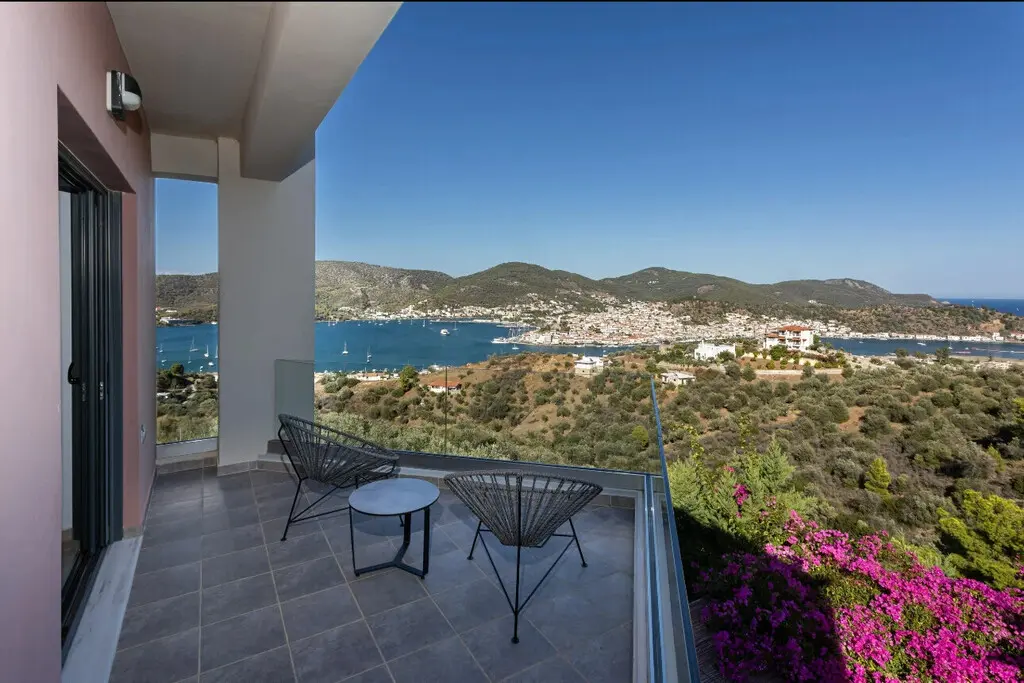 Villa Of 450 M² With Sea View In Ermionida