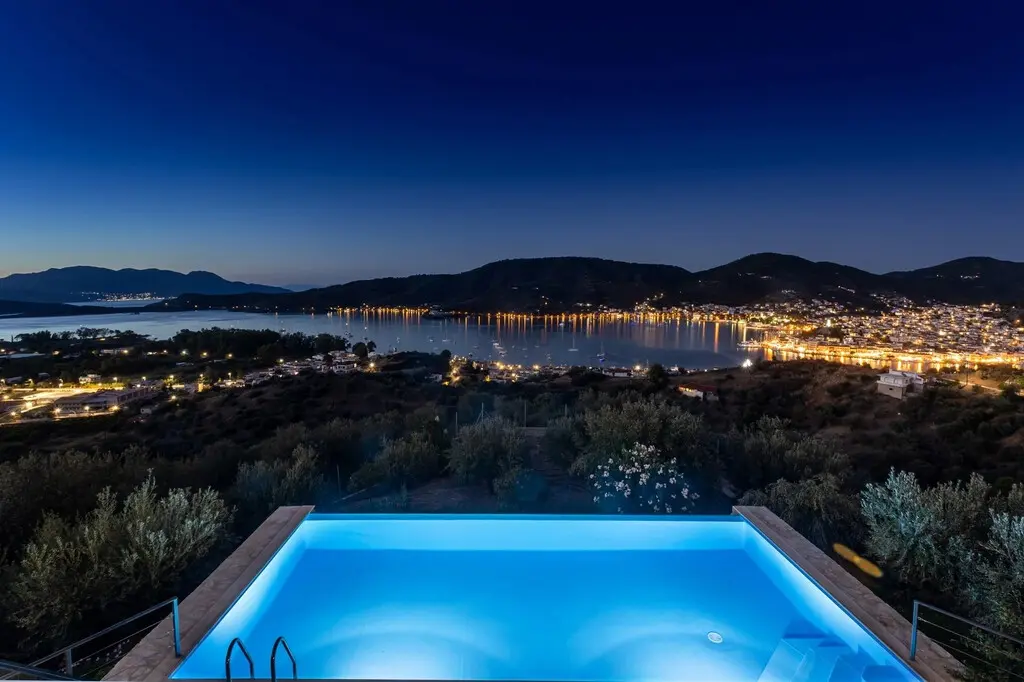 Villa Of 450 M² With Sea View In Ermionida